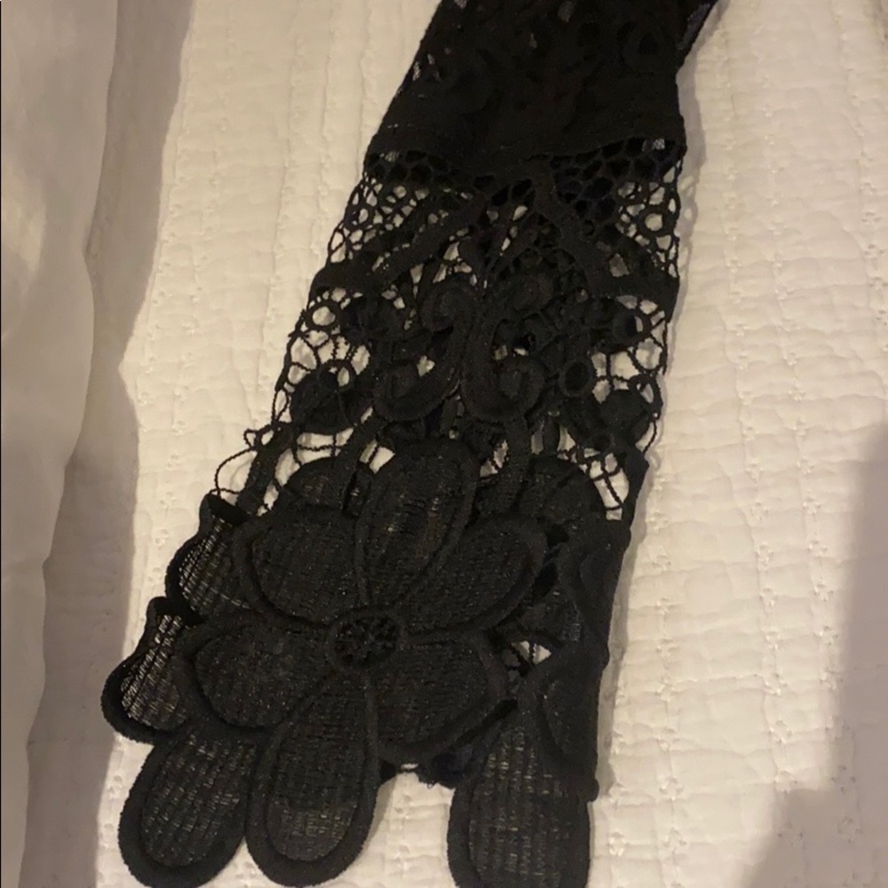 Lace dress - Picture 4 of 4